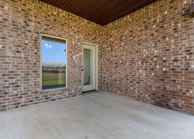 Property at 2070 E 130th St S, Jenks, OK 74037, 3 beds, 2 baths