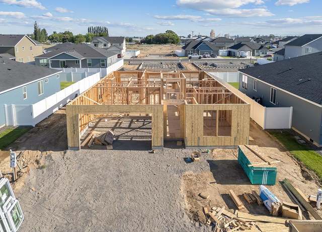 Property at 808 K St NE, Quincy, WA 98848, 3 beds, 2 baths