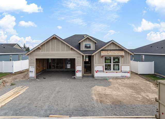 Property at 808 K St NE, Quincy, WA 98848, 3 beds, 2 baths