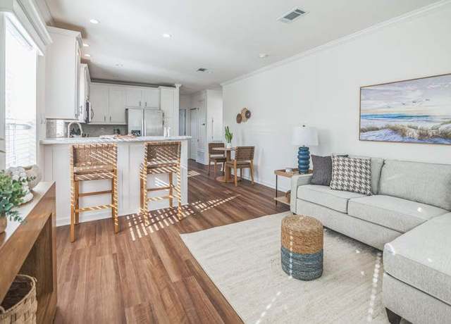 Property at 2647 Marco Polo Dr, Clearwater, FL 33764, 2 beds, 2 baths