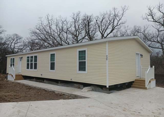 Property at 930 Ruby May, Crystal Lake, IL 60014, 3 beds, 2 baths