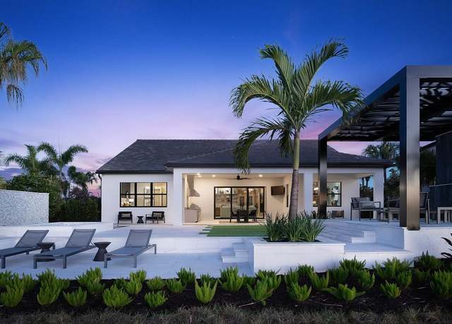 Property at 2589 Waterfront Cir, Sarasota, FL 34240, 4 beds, 3.5 baths