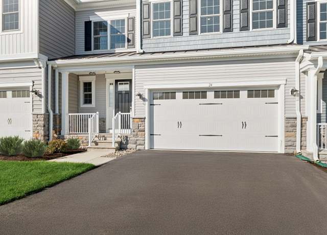 Property at 24 Hillandale Dr, Far Hills, NJ 07931, 3 beds, 2.5 baths