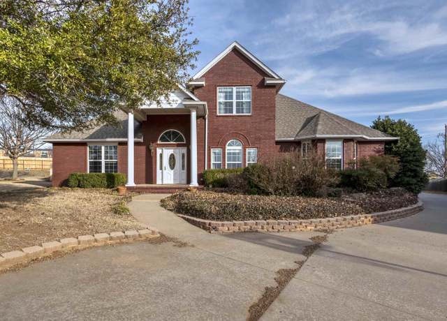 Property at 1702 Parkwood Dr, Duncan, OK 73533, 4 beds, 2.5 baths