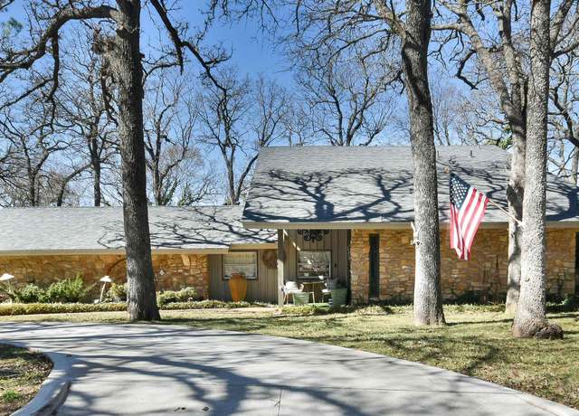 Property at 1014 Oakview Dr, Duncan, OK 73533, 3 beds, 2.5 baths