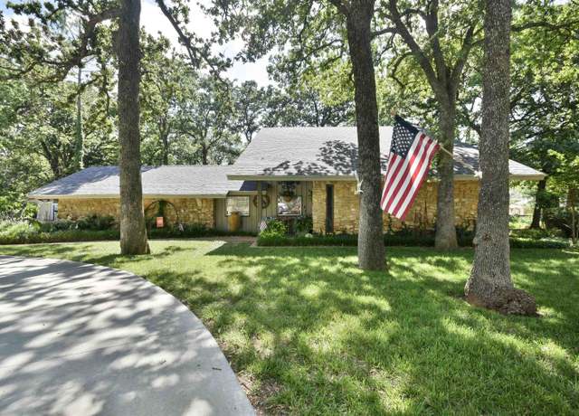Property at 1014 Oakview Dr, Duncan, OK 73533, 3 beds, 2.5 baths