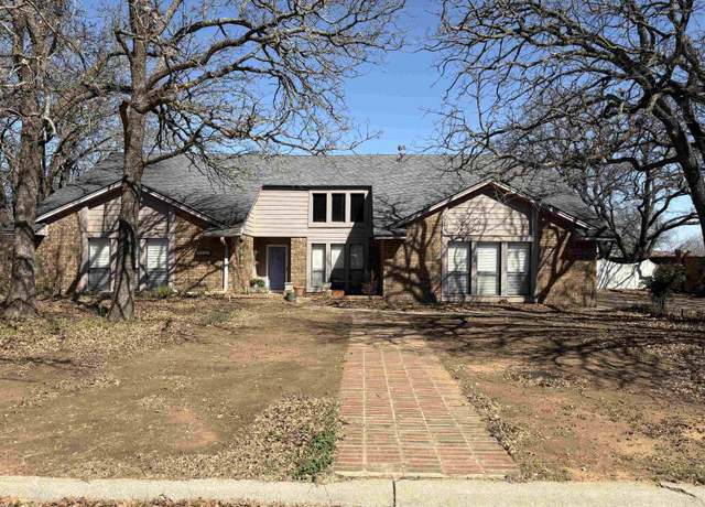 Property at 1907 Kingsbury Rd, Duncan, OK 73533, 3 beds, 2.5 baths