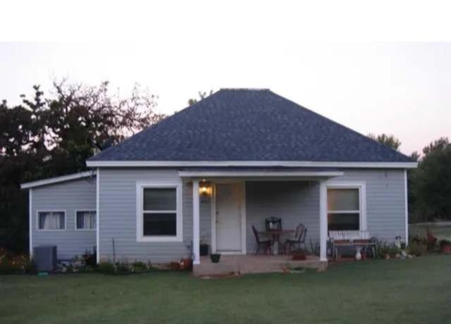 Property at 401 S 1st, Rush Springs, OK 73082, 2 beds, 1 bath