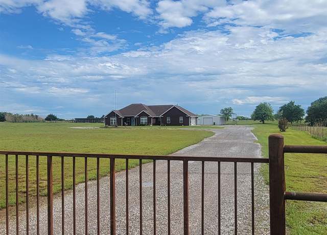 Property at 283451 E 1680 Rd, Marlow, OK, 3 beds, 2 baths