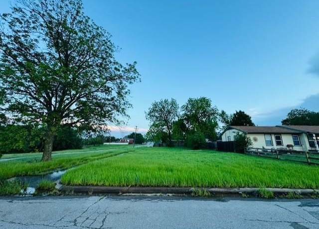Property at 600 Clark Ave, Comanche, OK 73529