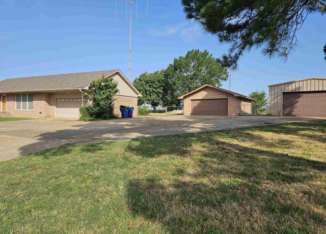 Property at 301 Ridgecrest Dr, Duncan, OK 73533, 3 beds, 2 baths