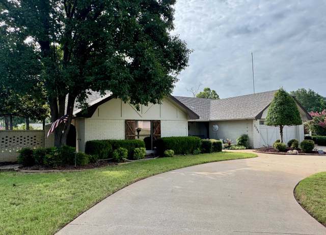 Property at 2302 W Club, Duncan, OK 73533, 3 beds, 2 baths