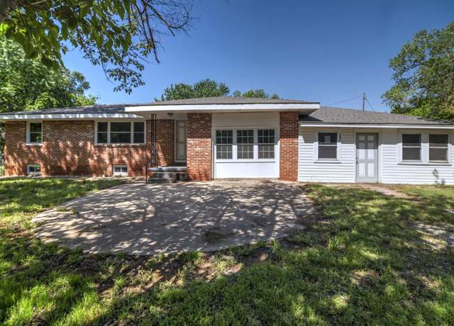 Property at 203 S 9th, Comanche, OK 73529, 3 beds, 2 baths