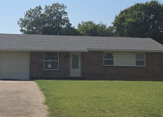 Property at 203 N I St, Duncan, OK 73533, 3 beds, 1.5 baths