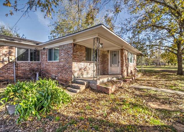 Property at 1015 W Camelback, Duncan, OK 73533, 3 beds, 1.5 baths