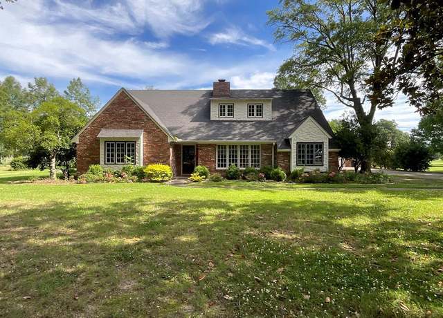 Property at 1116 Cloverdale, Greenville, MS 38701, 5 beds, 3 baths