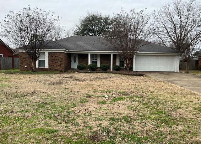 Property at 1815 Palmyra Dr, Greenville, MS 38701, 3 beds, 2 baths