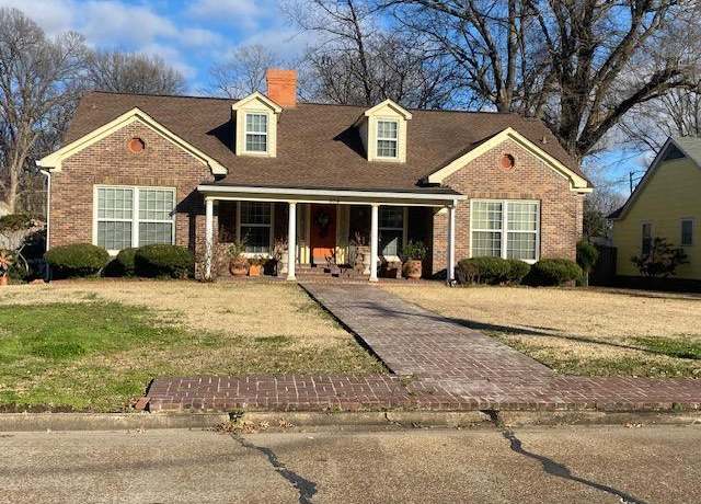 Property at 904 Cedar St, Greenville, MS 38701, 4 beds, 3 baths