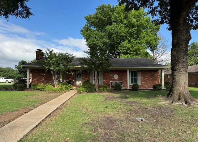 Property at 2728 Devonshire Pl, Greenville, MS 38701, 3 beds, 2 baths
