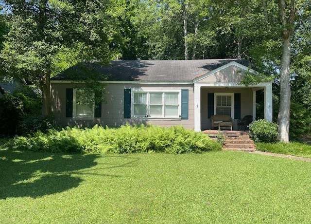 Property at 1235 Fairview Ave, Greenville, MS 38701, 3 beds, 2 baths