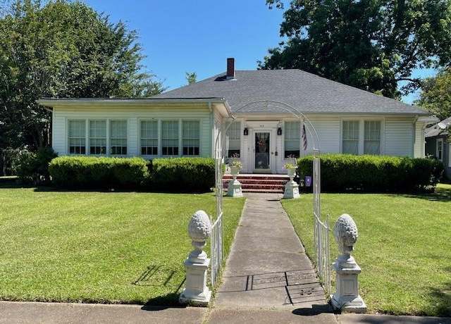 Property at 313 N Deer Creek Dr W, Leland, MS 38756, 4 beds, 2 baths