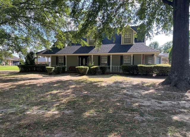 Property at 1167 Avon Pl, Greenville, MS 38701, 4 beds, 2.5 baths