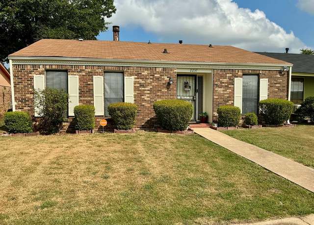 Property at 2237 White Oak Dr, Greenville, MS 38701, 3 beds, 2 baths