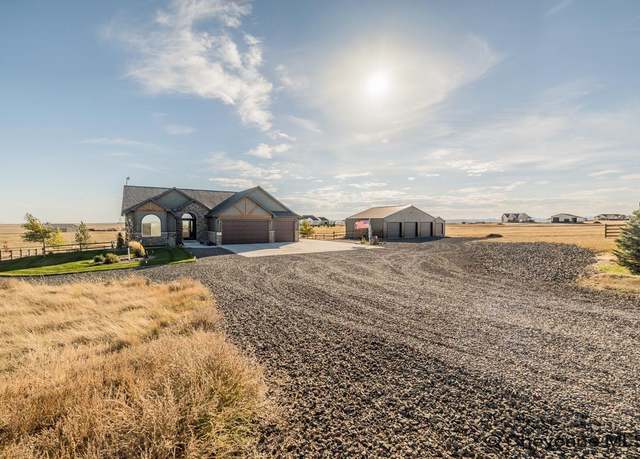 Property at 1479 Scenic Ridge Dr, Cheyenne, WY 82009, 4 beds, 3 baths
