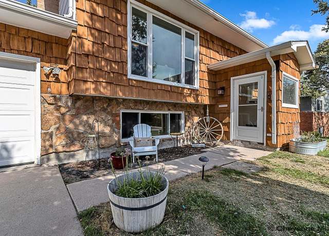 Property at 6703 Moreland Ave, Cheyenne, WY 82009, 3 beds, 2 baths