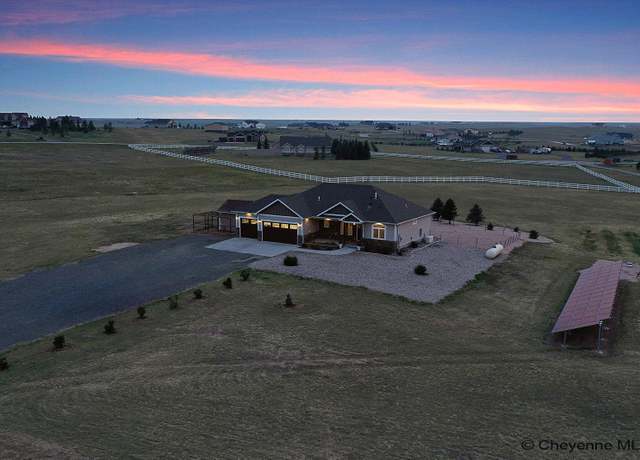 Property at 2076 Lacy Dr, Cheyenne, WY 82009, 5 beds, 3 baths