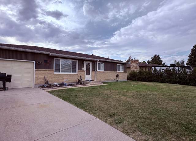Property at 912 Sun Valley Dr, Cheyenne, WY 82001, 5 beds, 3 baths