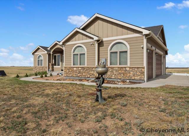 Property at 2091 Lacy Dr, Cheyenne, WY 82009, 4 beds, 3 baths