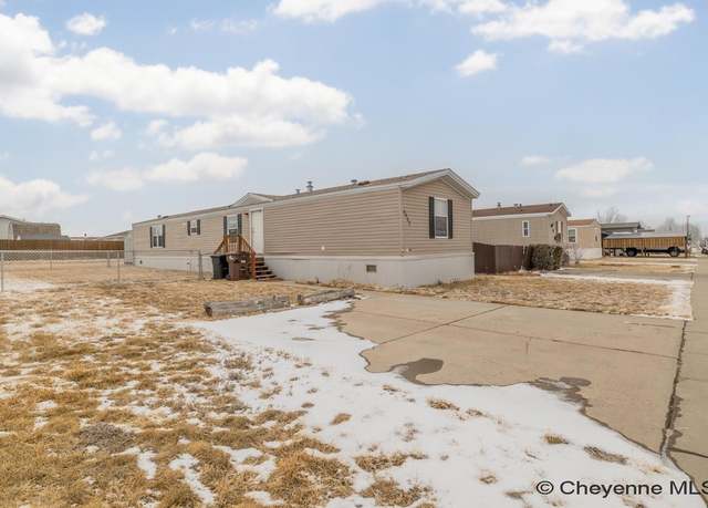 Property at 4402 Avenue B-2, Cheyenne, WY 82007, 3 beds, 2 baths