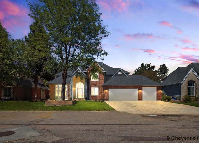 Property at 618 Oakhurst Dr, Cheyenne, WY 82009, 5 beds, 3.5 baths