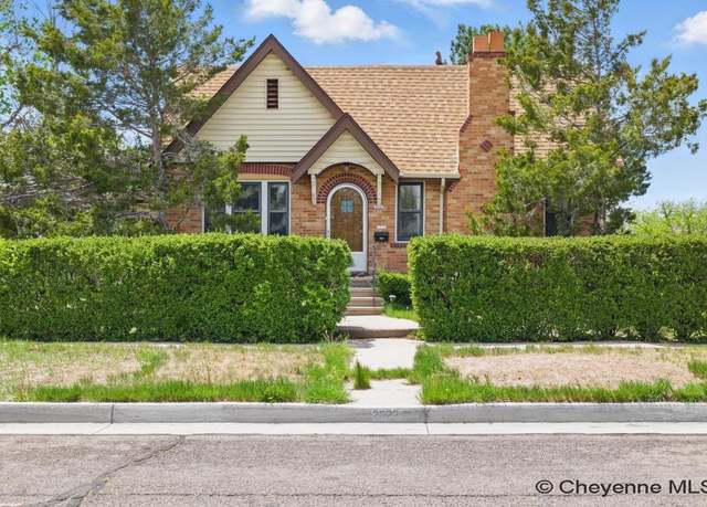 Property at 2622 Oneil Ave, Cheyenne, WY 82009, 3 beds, 2 baths