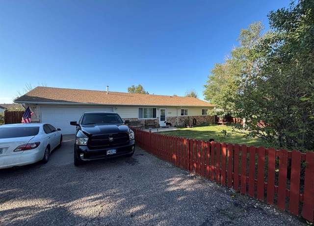 Property at 1106 Ashford Dr, Cheyenne, WY 82007, 4 beds, 1.5 baths