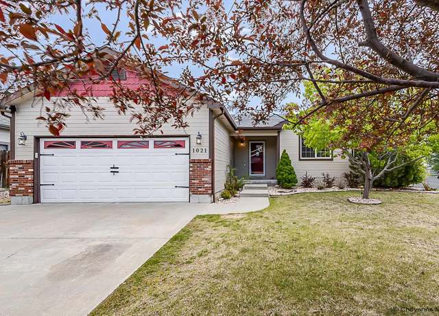 Property at 1021 Gettysburg Dr, Cheyenne, WY 82001, 4 beds, 3 baths