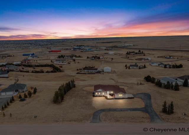 Property at 592 Weatherby Dr, Cheyenne, WY 82007, 3 beds, 2.5 baths