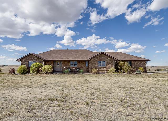 Property at 10702 Eagle Crest Ct, Cheyenne, WY 82009, 3 beds, 2.5 baths
