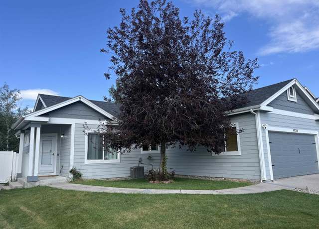 Property at 1720 Maroon Dr, Cheyenne, WY 82001, 5 beds, 2.5 baths