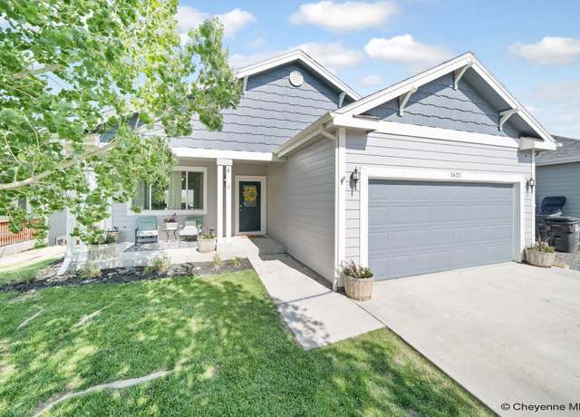 Property at 1621 Maroon Dr, Cheyenne, WY 82001, 4 beds, 3 baths