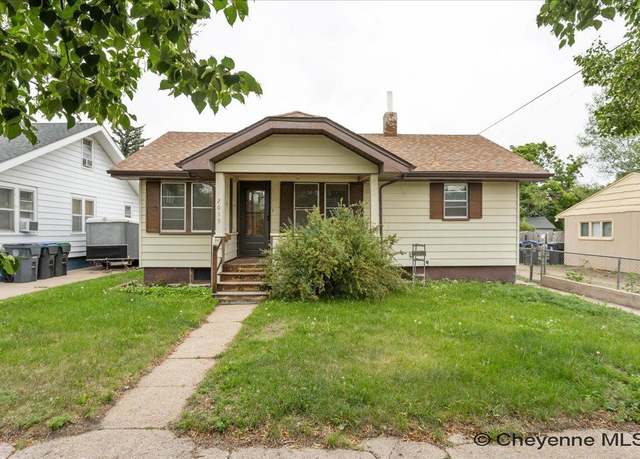 Property at 2015 Bradley Ave, Cheyenne, WY 82001, 3 beds, 2 baths
