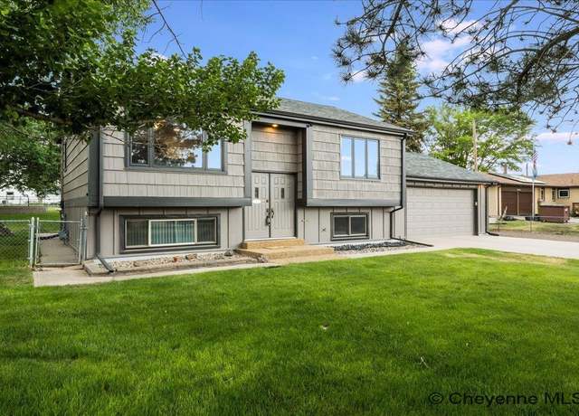 Property at 2114 Park Ave, Cheyenne, WY 82007, 3 beds, 2 baths