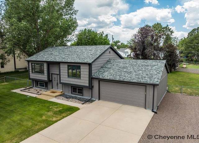 Property at 2114 Park Ave, Cheyenne, WY 82007, 3 beds, 2 baths