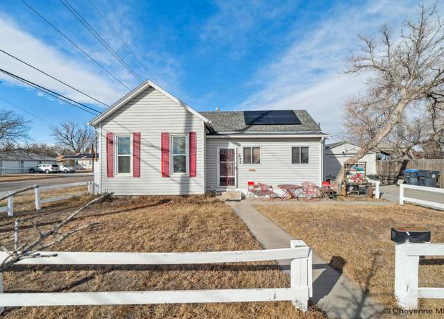 Property at 922 W 21st St, Cheyenne, WY 82001, 3 beds, 1 bath