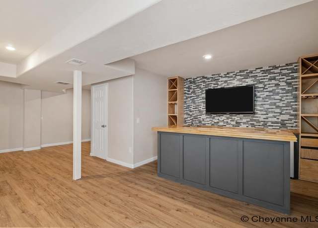Property at 3909 Gunsmoke Rd, Cheyenne, WY 82001, 3 beds, 3.5 baths