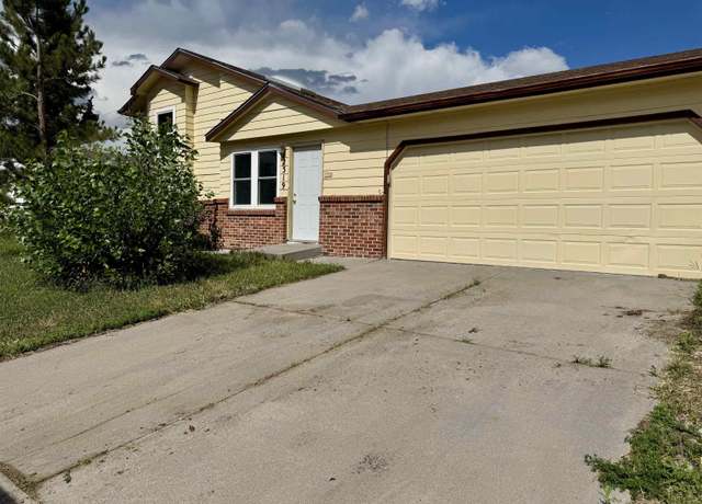 Property at 2319 Neal Ave, Cheyenne, WY 82007, 3 beds, 2.5 baths