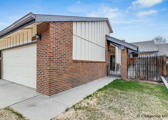 Property at 208 Lake Shore Dr, Cheyenne, WY 82009, 3 beds, 2.5 baths