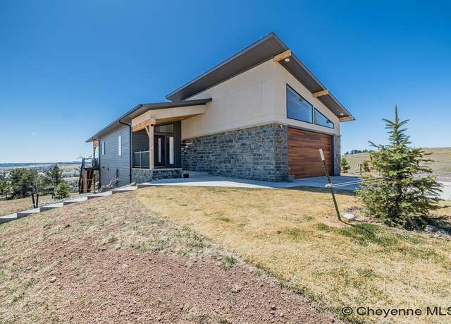 Property at 289 Happy Jack Rd, Cheyenne, WY 82009, 4 beds, 3 baths