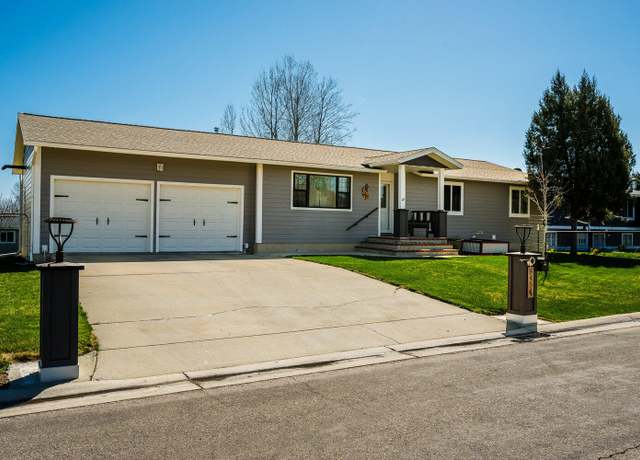 Property at 845 Olympus Dr, Sheridan, WY 82801, 4 beds, 2.75 baths